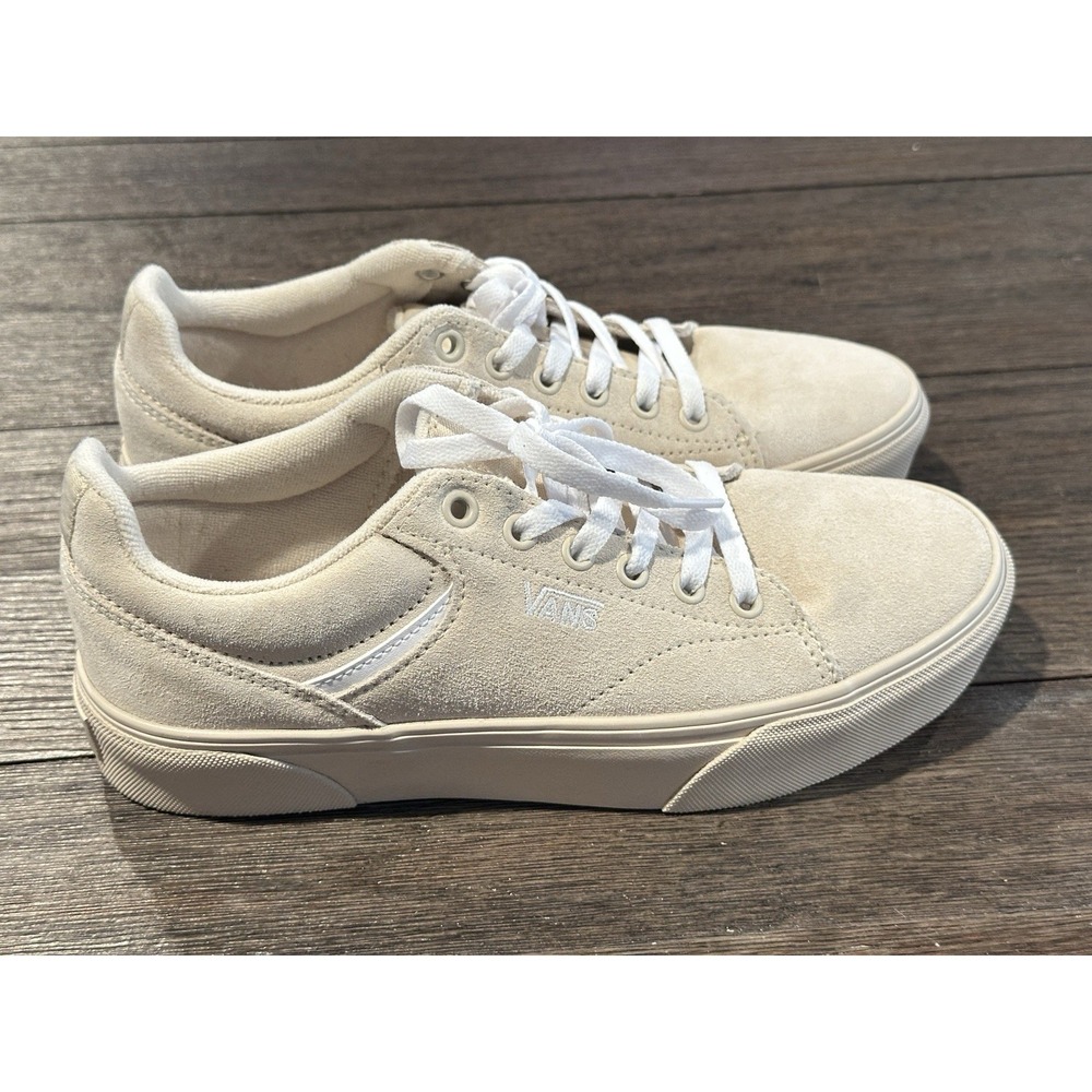 Woman's Fashion Sneakers Vans Seldan Platform Sz 8.5 suede leather skater